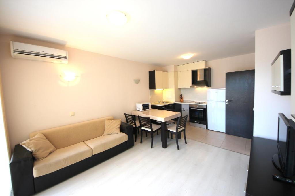 Menada Horyzont Apartments سوزوبول الغرفة الصورة